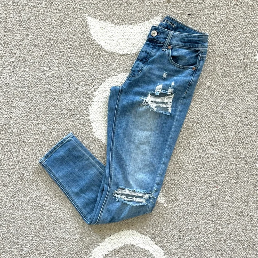 American Eagle Distressed Tomgirl Jeans Size 0 - Picture 4 of 12